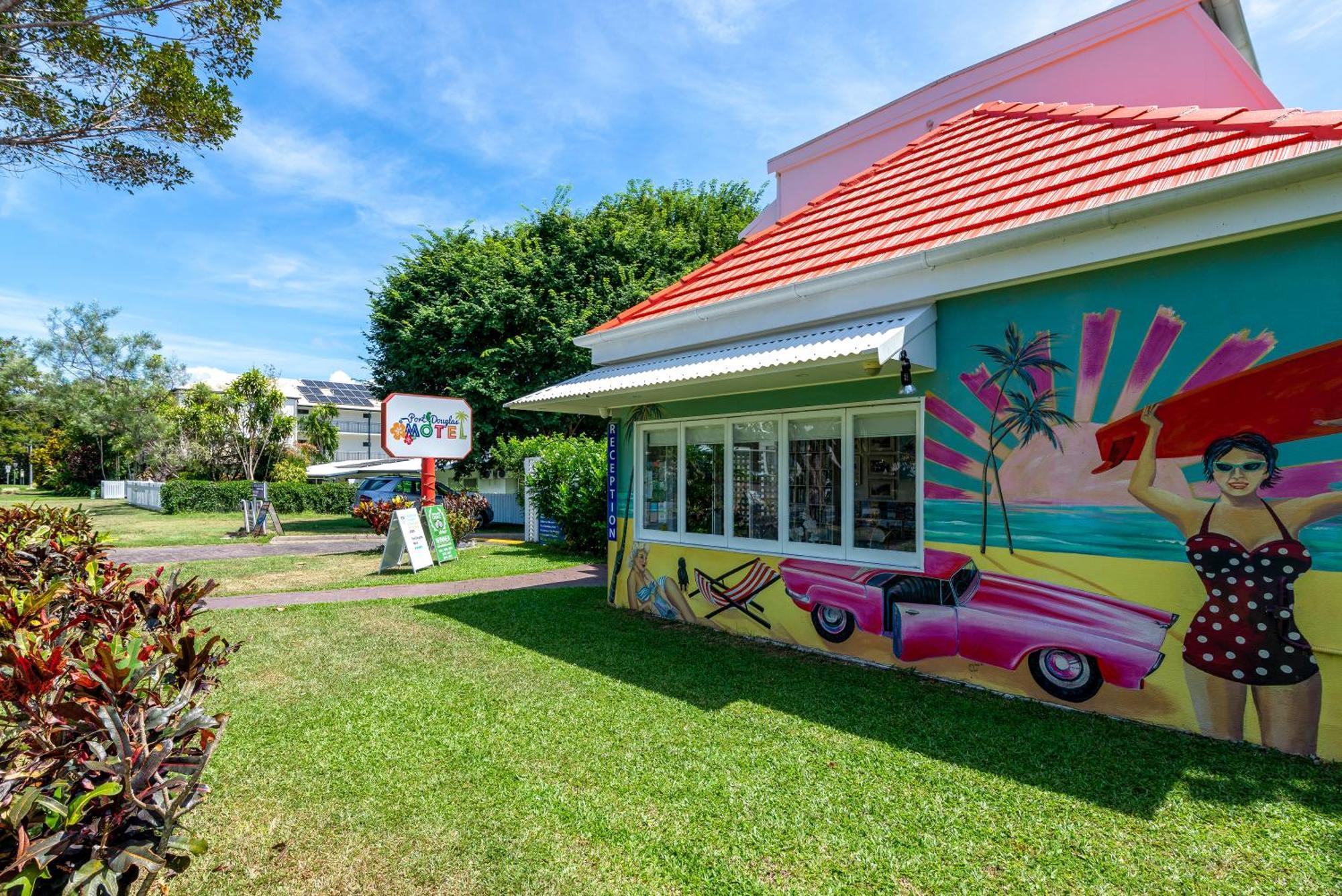 Port Douglas Motel Екстер'єр фото