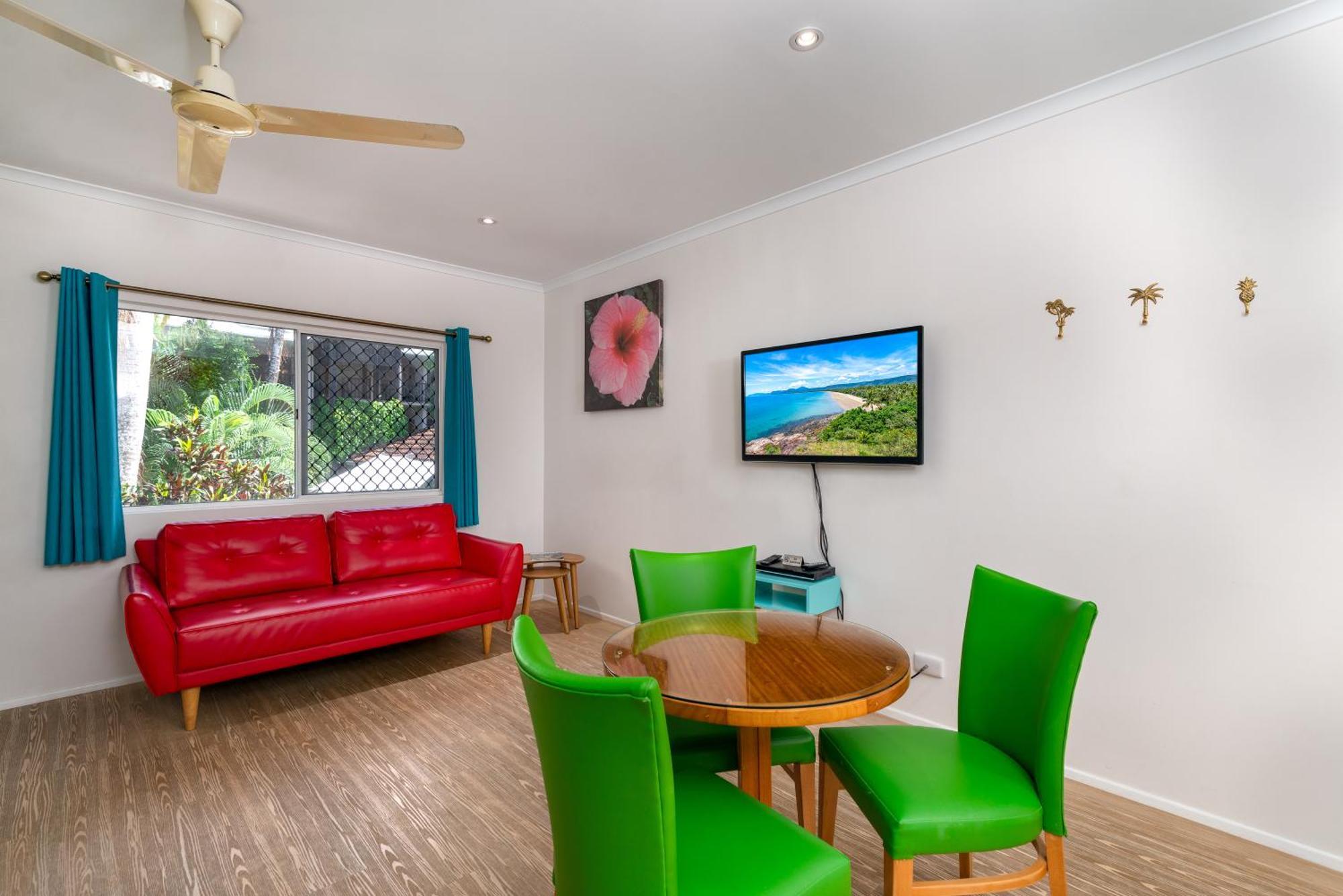 Port Douglas Motel Екстер'єр фото