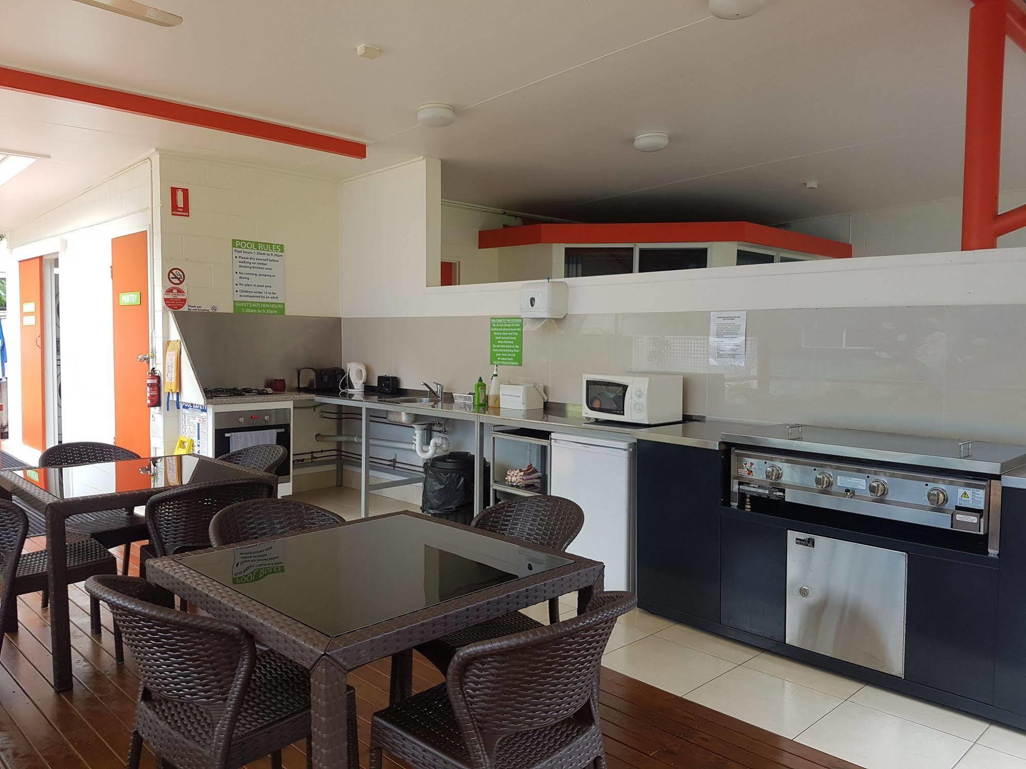 Port Douglas Motel Екстер'єр фото
