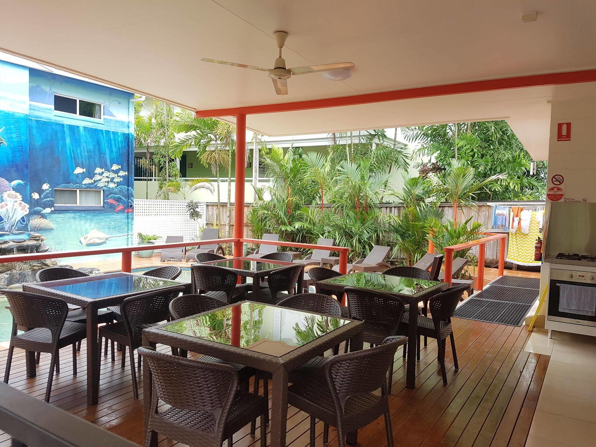Port Douglas Motel Екстер'єр фото